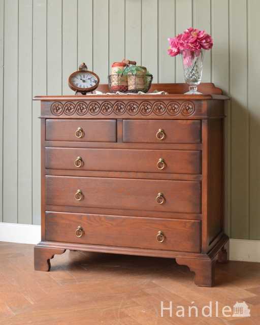 アンティーク家具屋が選んだ、お花の彫刻が華やかなアンティーク風の