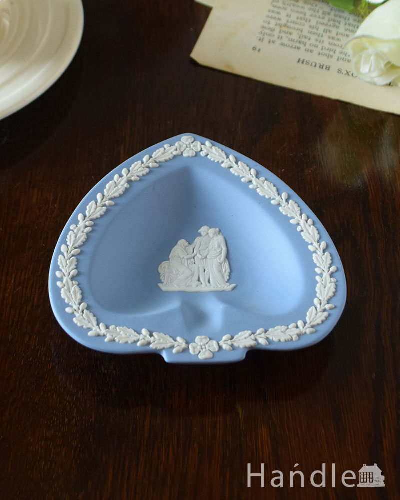 ウェッジウッドのジャスパーウェア、美しいペールブルー色のプレート