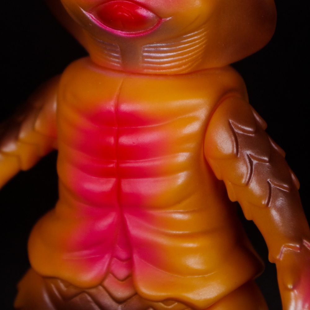 11月7日(月) 12:00より受注開始】『ウルトラマン』墓場の画廊