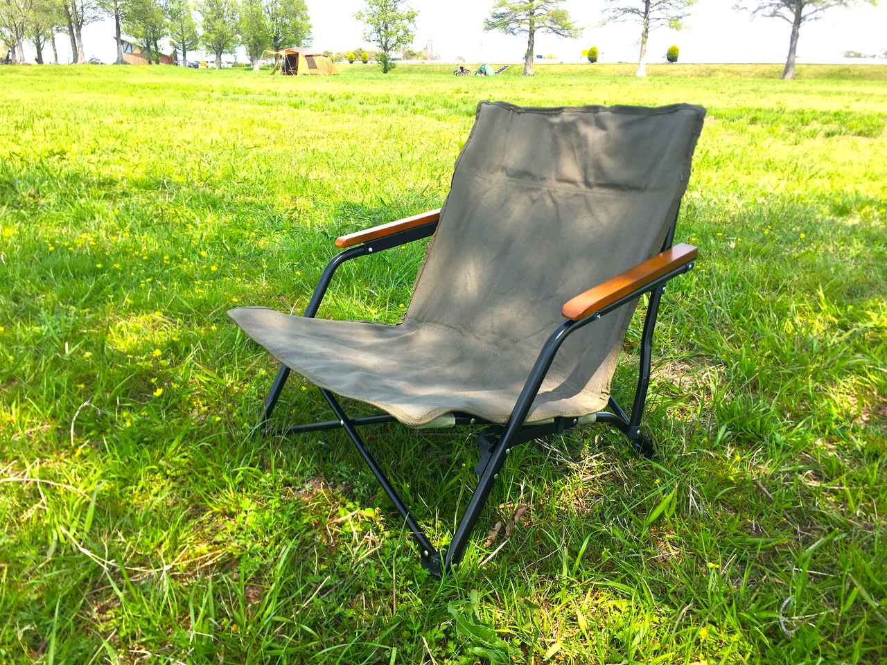 ソロベース」との相性も抜群なローチェア バンドック「焚き火チェア