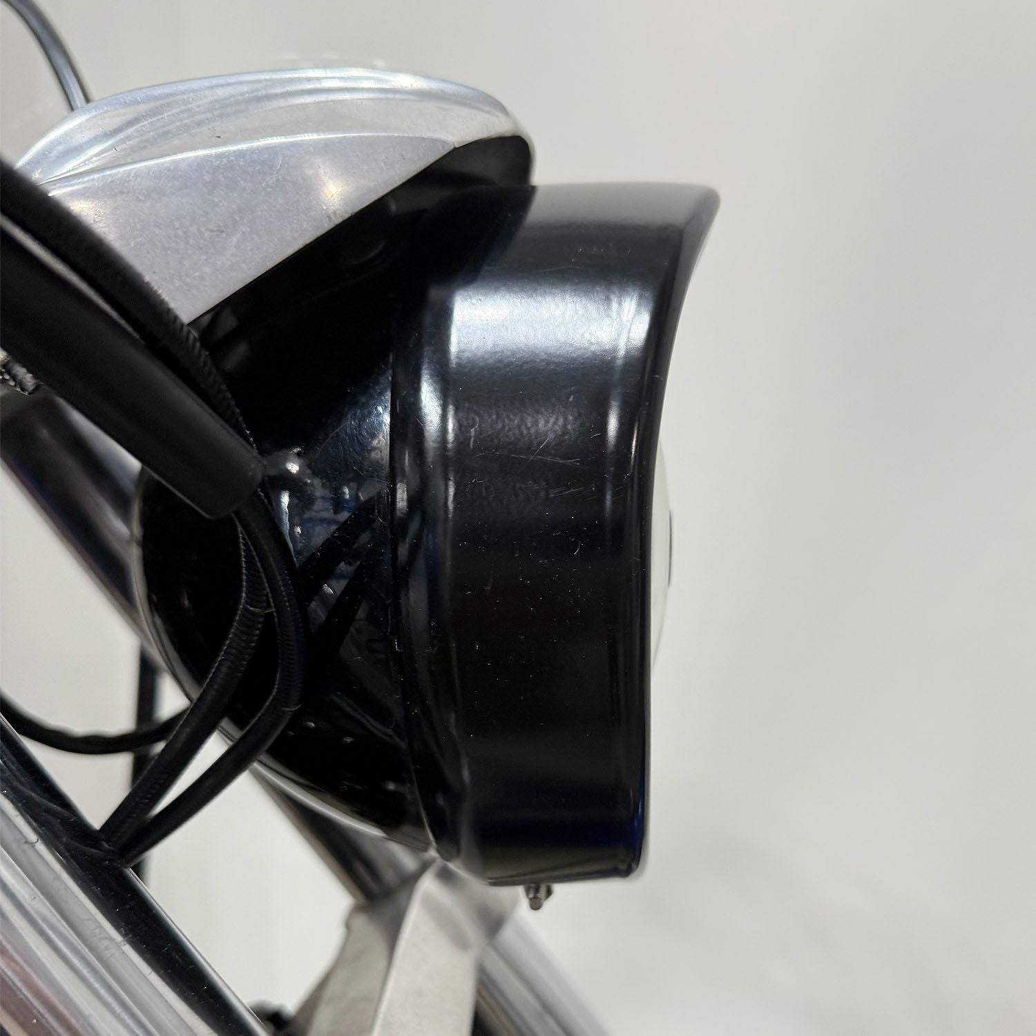 WMW バイザースタイル ヘッドライトトリムリング 5-3/4インチ用 半艶