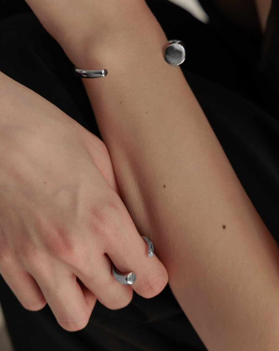 202 HORN BANGLE – h'eres