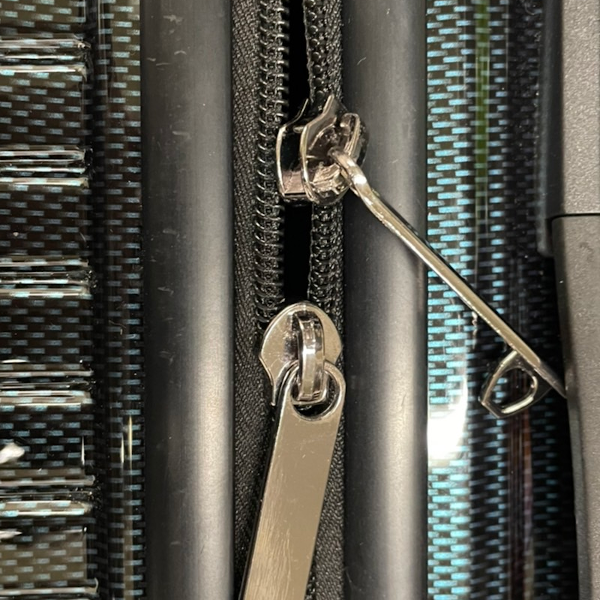 ヒデ工房はリモワなどのスーツケース・キャリーバッグ・旅行鞄を修理！