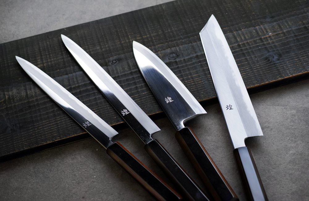 煌 青一鋼 鏡面仕上 黒呂柄 出刃包丁 – 堺一文字光秀