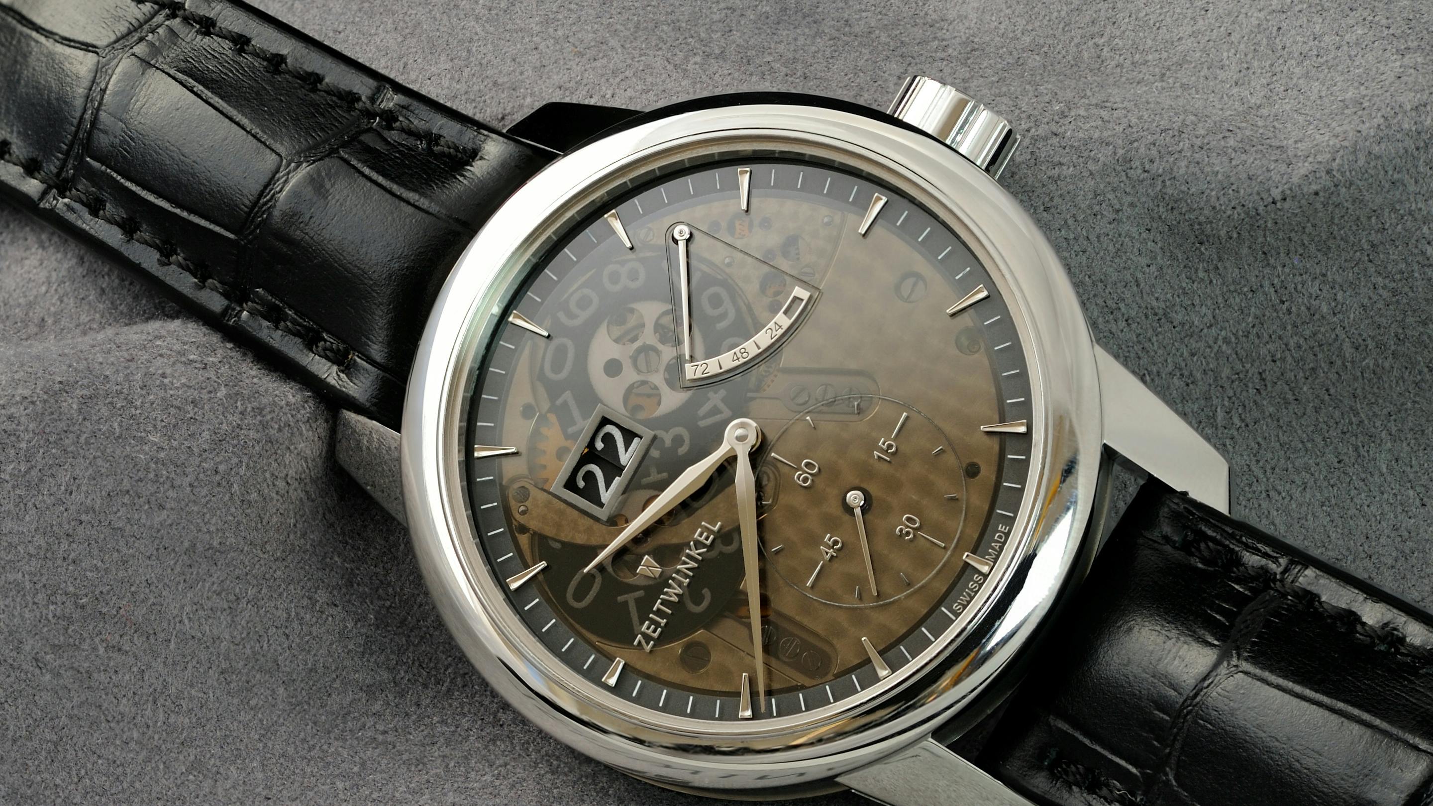 The Zeitwinkel 273° Saphir Fumé, A Low-Key Favorite Gets A Smokey