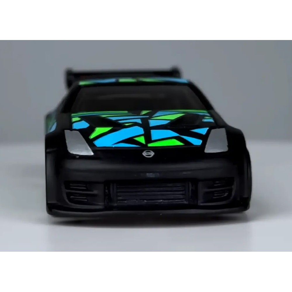 Тематическая машинка Hot Wheels Neon Speeders Nissan 350Z HLH72-18