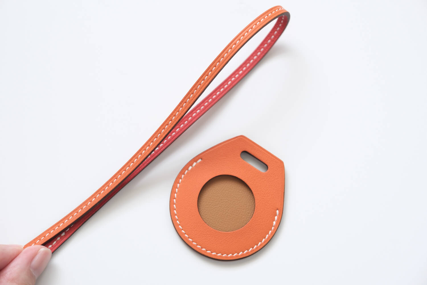 AirTag Hermesのバッグチャーム（オレンジ）が届きました
