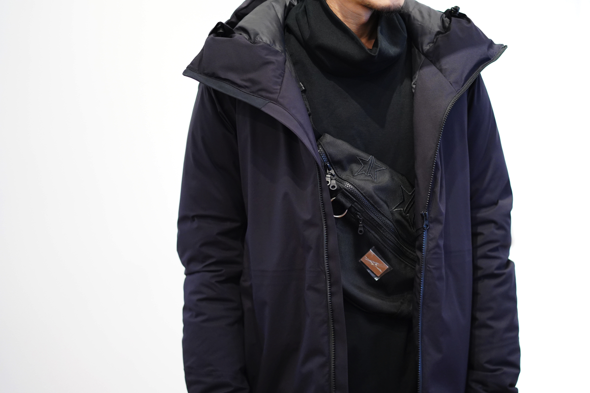 ATTACHMENT 透湿防水Nyリップ3レイヤーフーデットダウンコート | HUES