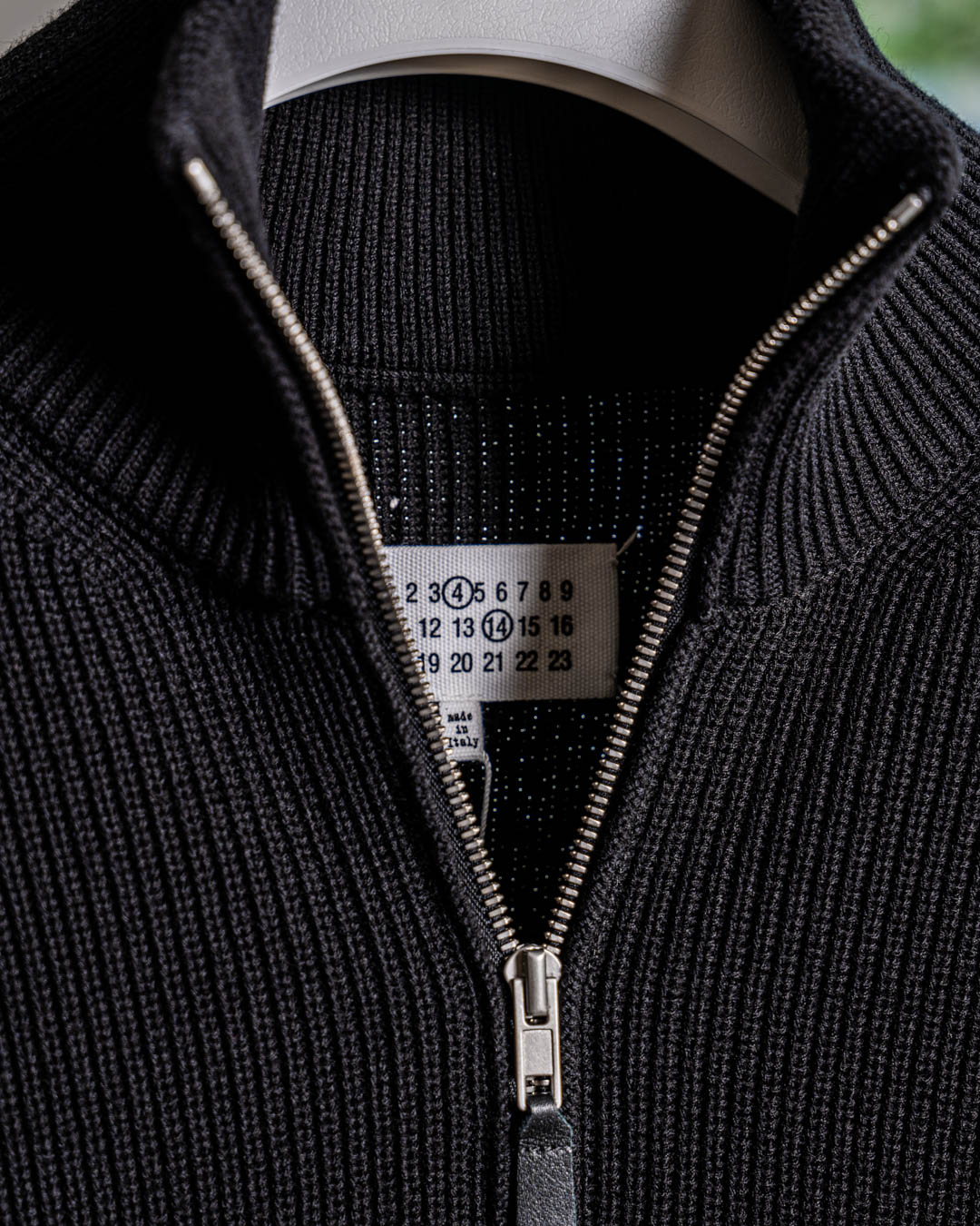 メゾンマルジェラのドライバーズニット【YouTube解説付き】 | HUES