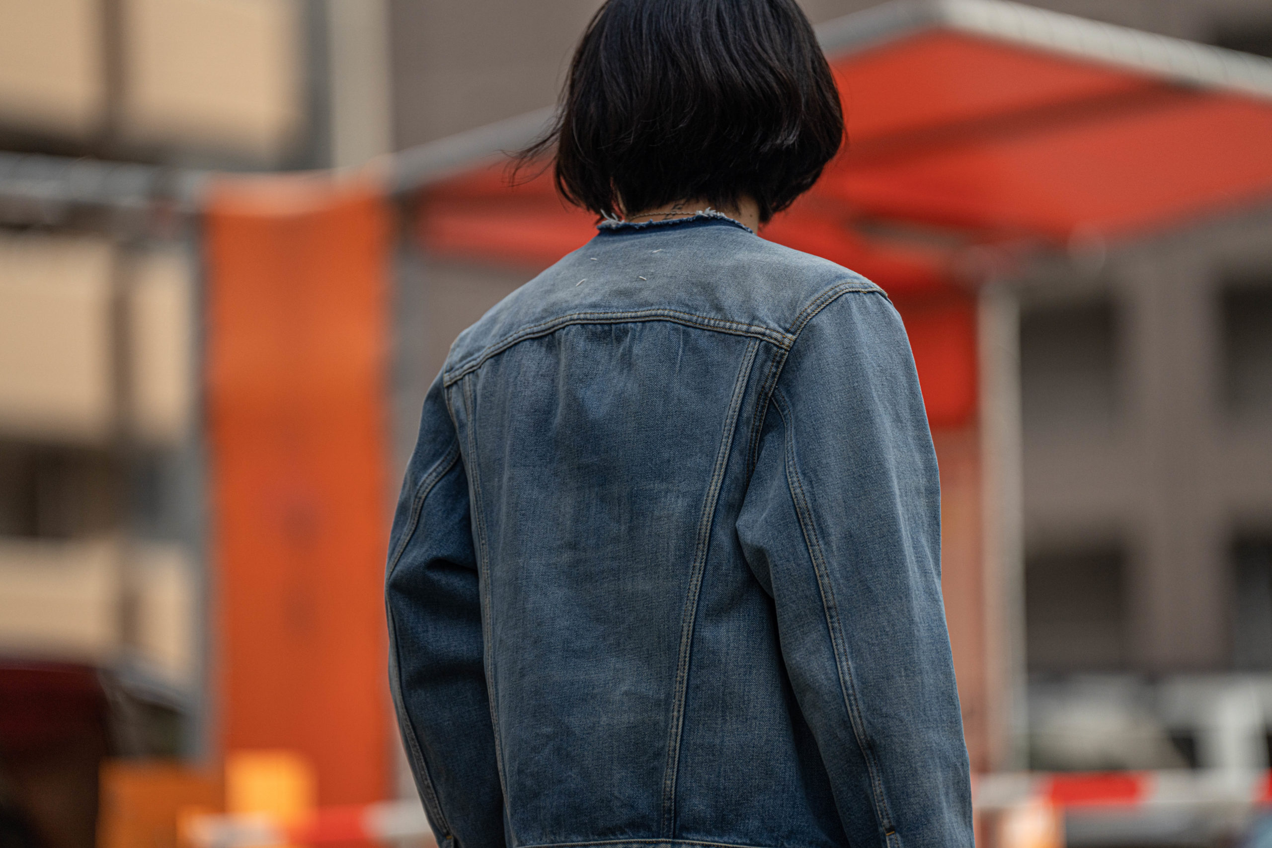 メゾンマルジェラのノーカラーデニムジャケット | HUES 福岡セレクト