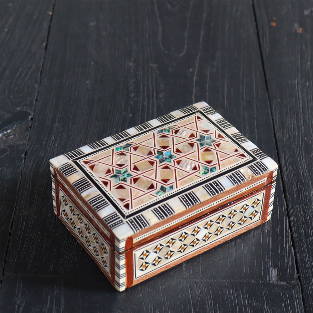 エジプト・アラベスクの螺鈿家具 / ガラタバザール