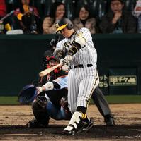 原口、コーチのユニホームで初安打/タイガース/デイリースポーツ online