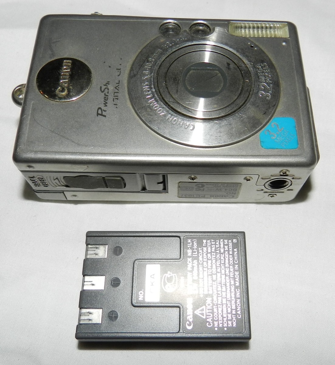 Canon PowerShot S230 PC1037 3.2 Megapixel Digital camera with