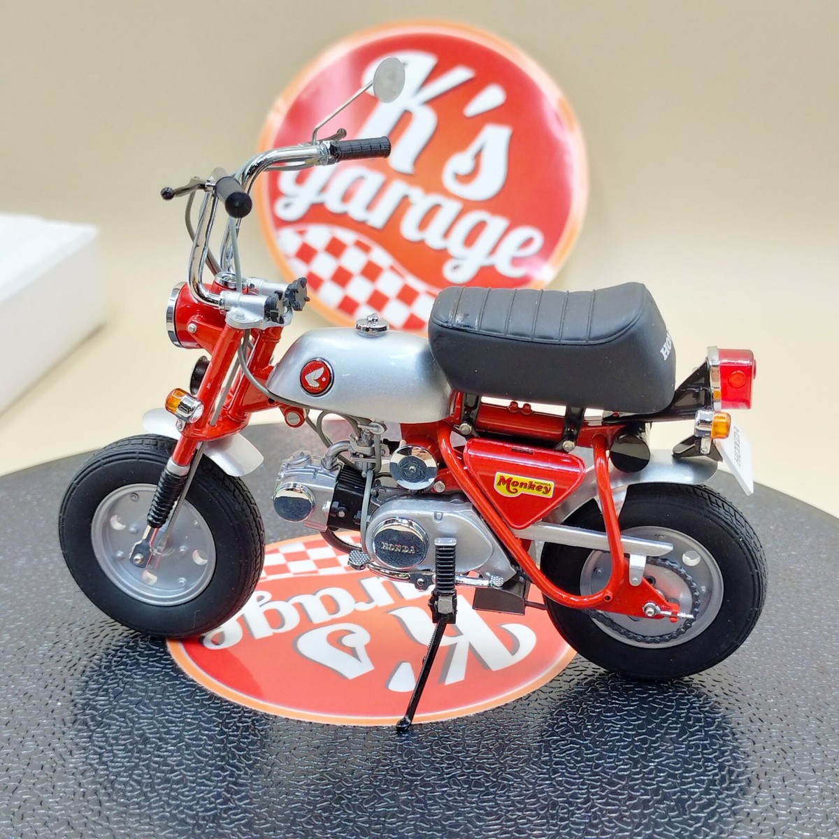 EBBRO 1/10 Honda Monkey Z50A Diecast model motorcycle bike red