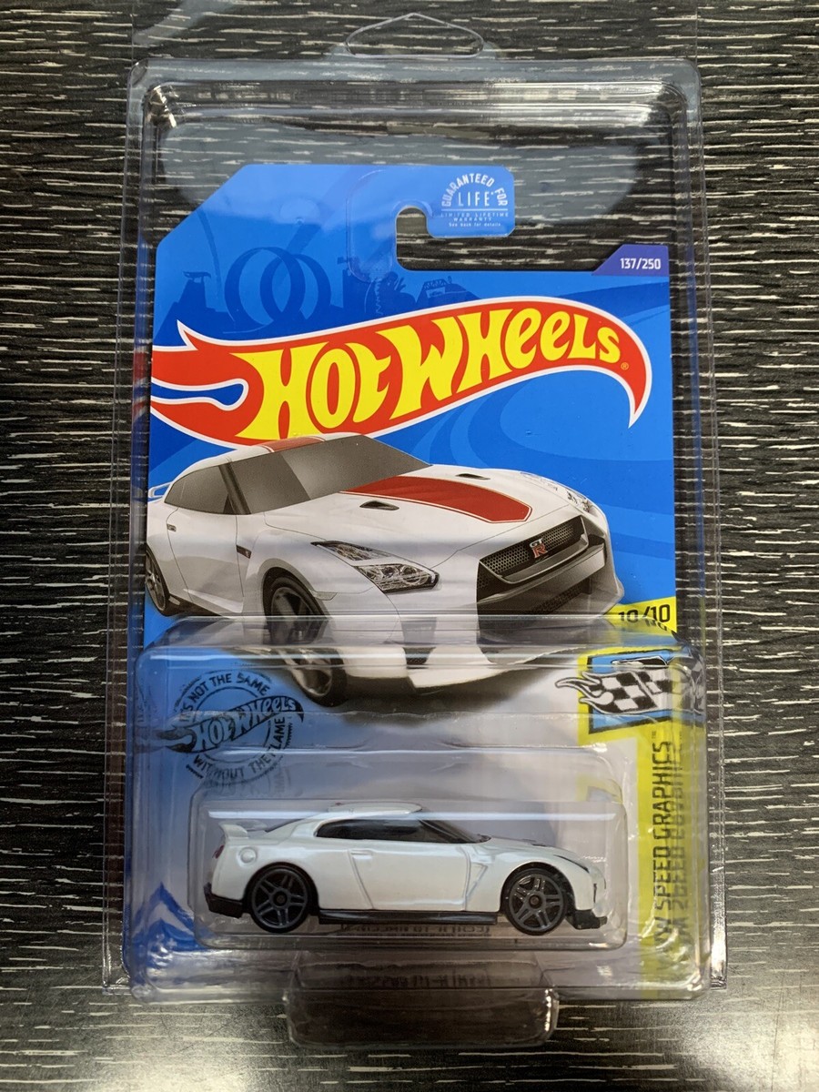 17 NISSAN GT-R (R-35) #137 White 50TH ANNIVERSARY 2020 Hot Wheels