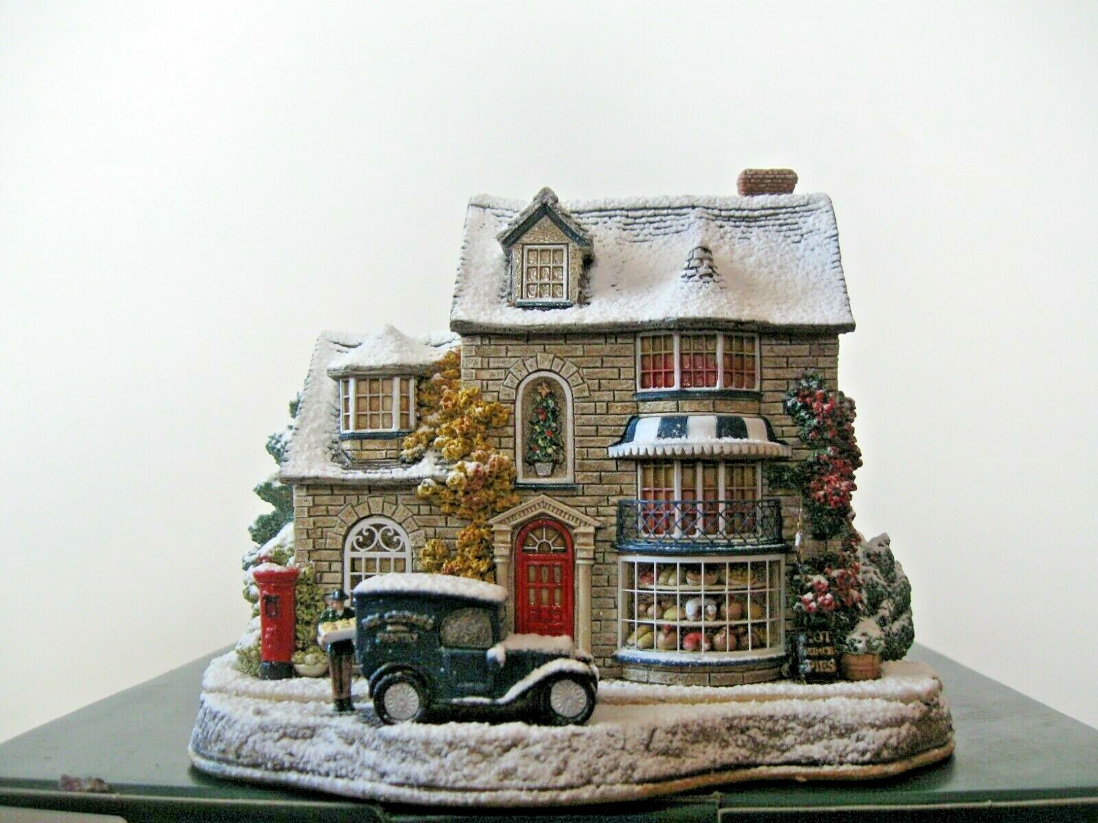 Lilliput Lane - Christmas Cake
