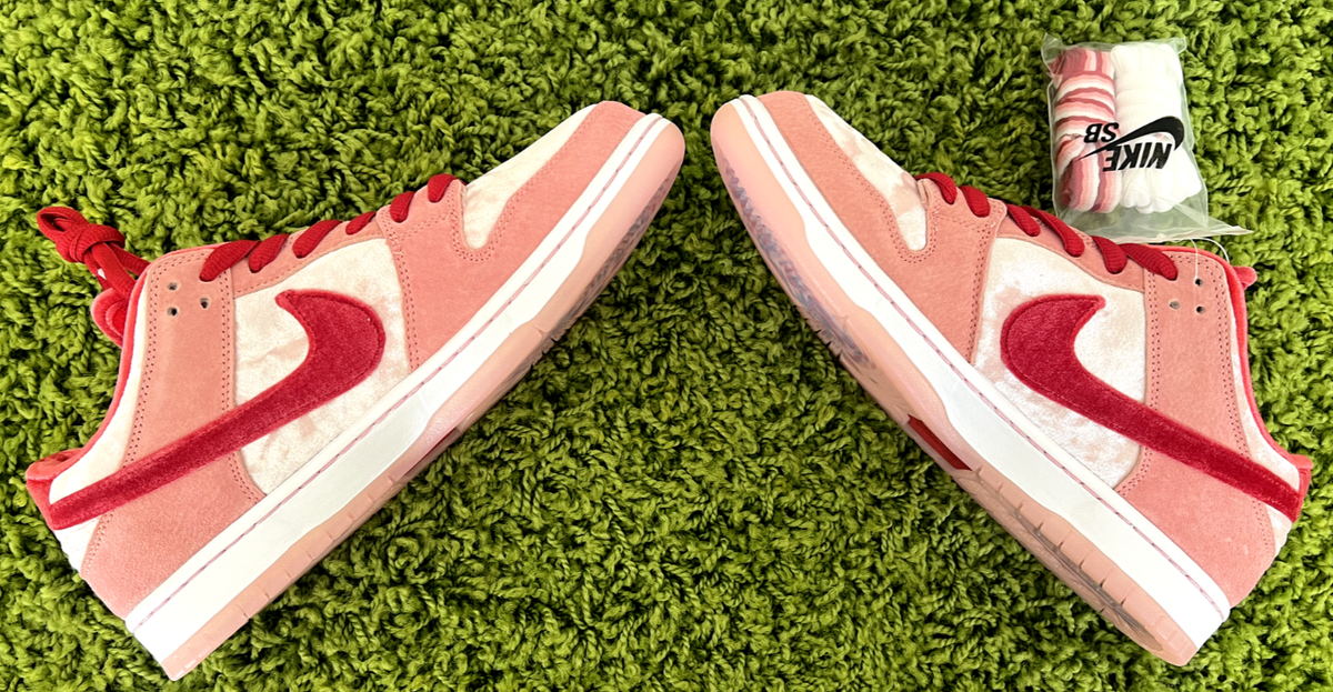 Nike Dunk SB Low Pro x StrangeLove Valentines Day CT2552-800 Pink