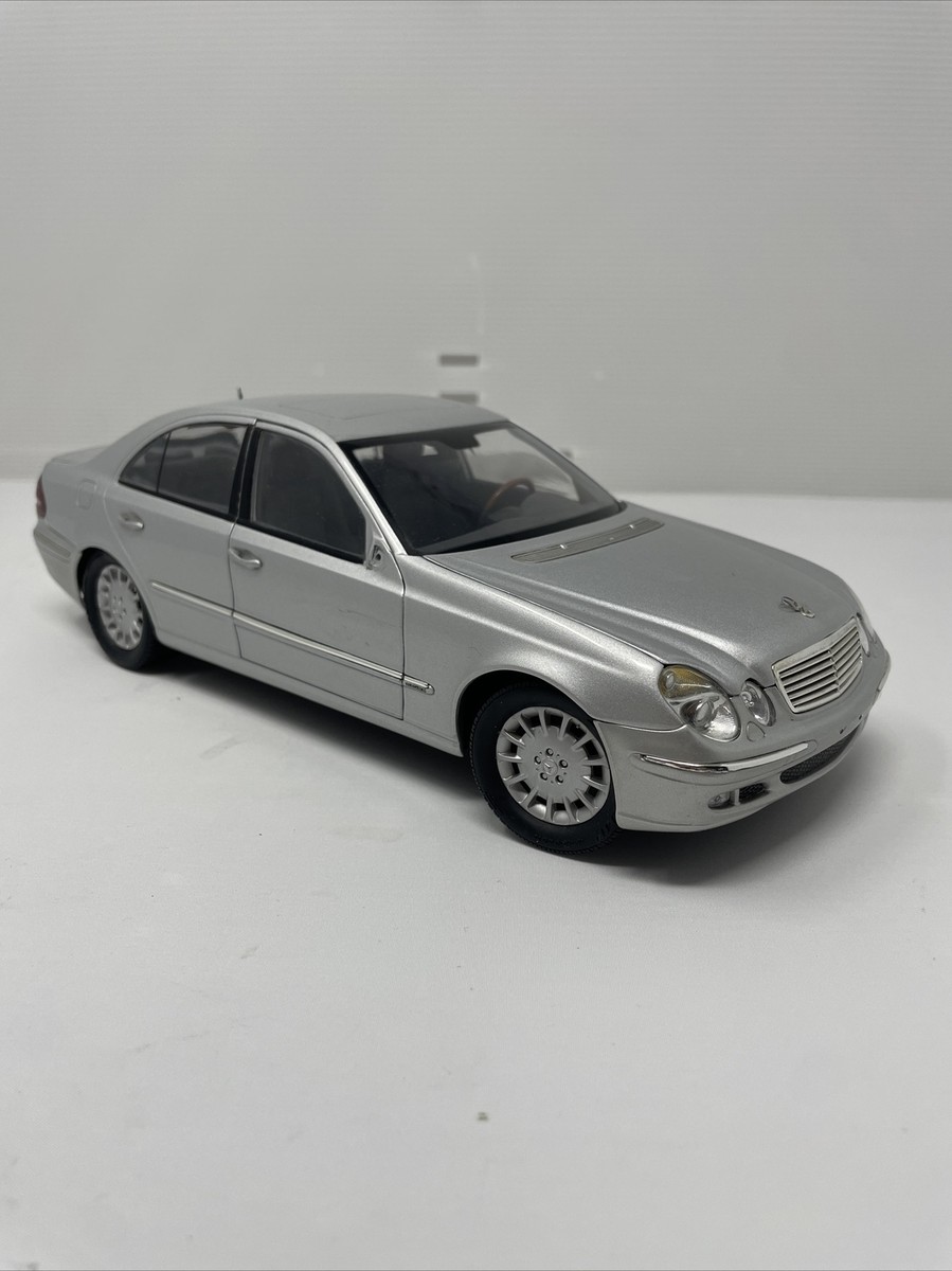 Kyosho 1:18 Diecast Mercedes-Benz E-Class W211 No Mirrors Rare | eBay