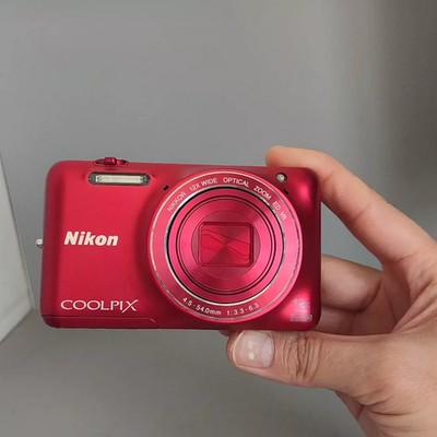 Nikon CoolPix S6600 16MP 12X Optical Zoom Flip Out Screen Compact