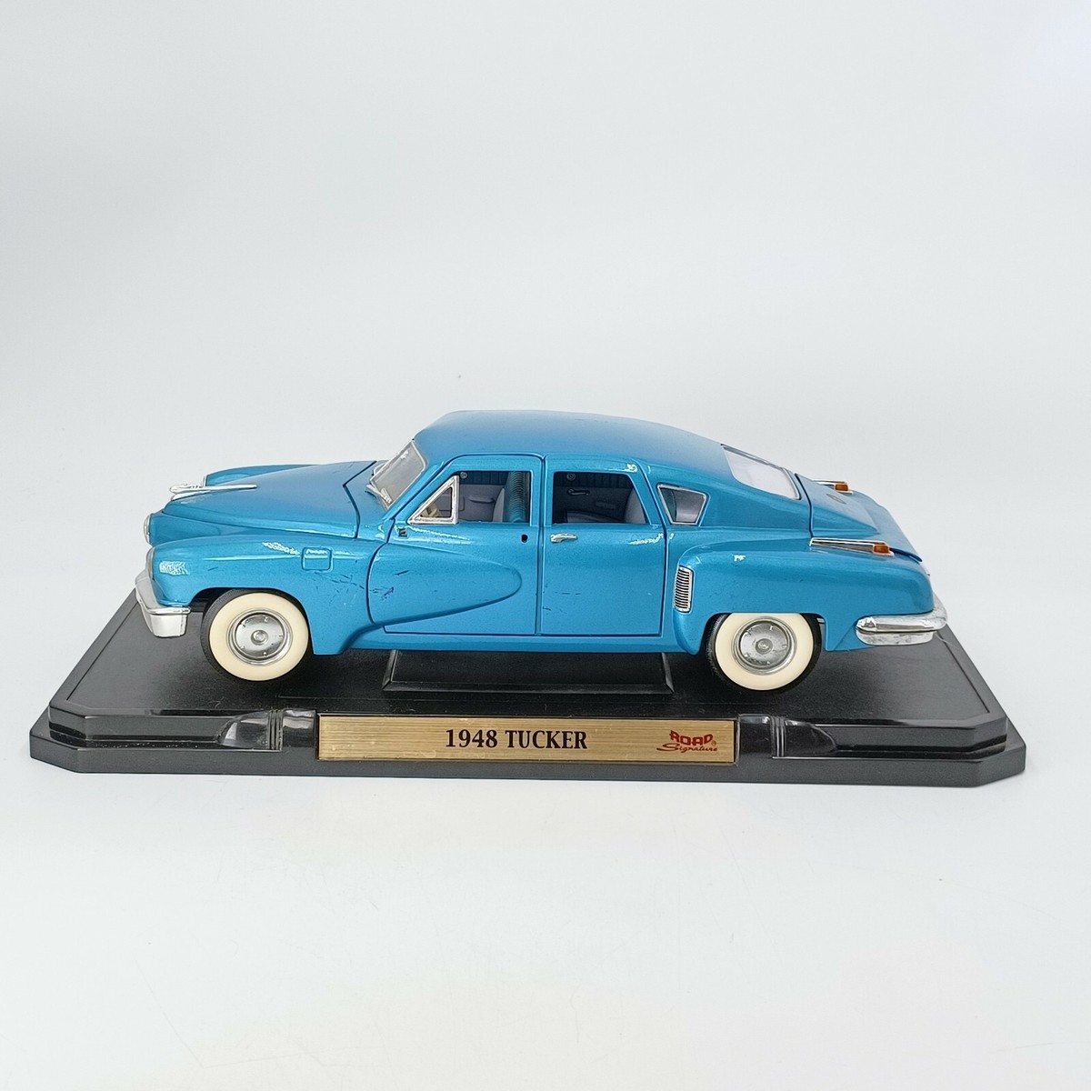 1948 TUCKER TORPEDO BLUE 1/18 DIECAST MODEL BY ROAD SIGNATURE