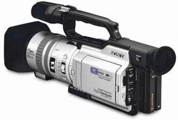 Sony NTSC Pro MiniDV 3CCD Camcorder 2.5