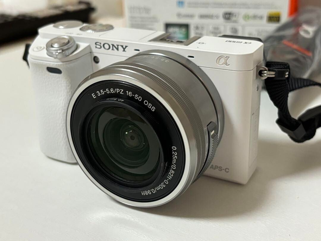 Sony A6000 White digital camera 16-50mm Lens Kit With Box - Very