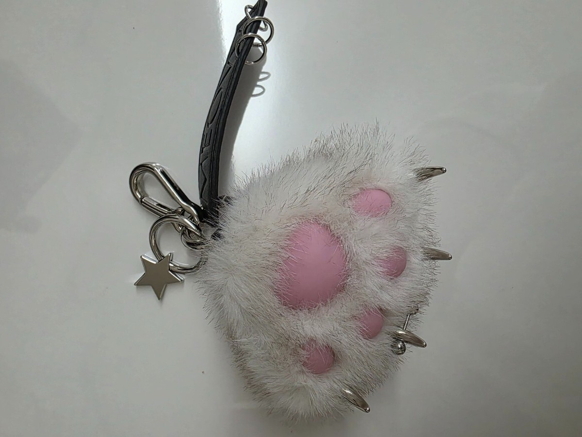 MEOVV 1st EP ALBUM [ MY EYES OPEN VVIDE JELLY PAW ver. ] Keyring