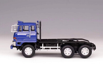 DD Models 1/64 Scale Mitsubishi Fuso Truck Car Transporter Blue