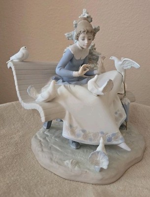 LLADROリアドロ『Feeding The Pigeons』01005428