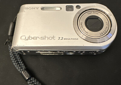 Sony CyberShot DSC-P200 Digital Camera 7.2 MegaPixels UNTESTED
