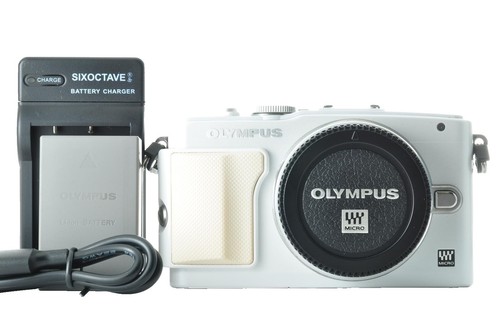 Olympus Pen E-PL6 mirrorless digital camera w. 14-42 lens / Flash