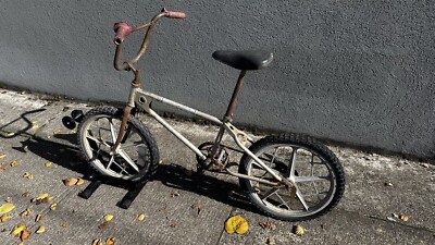 1978 RARE VINTAGE MONGOOSE MOTOMAG BMX COMPLETE BICYCLE. OG NICKEL