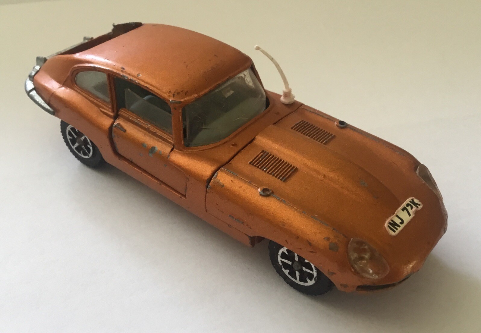 Dinky 131, Jaguar E-Type 2+2 - Free Price Guide & Review