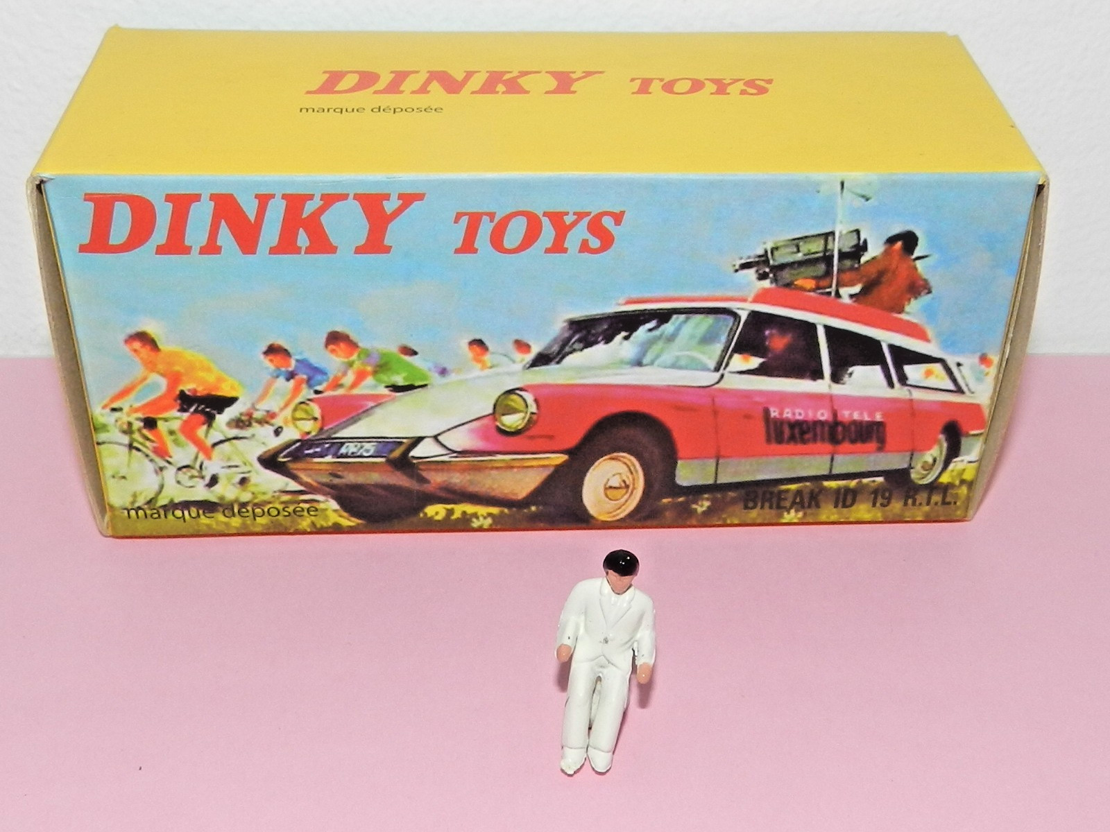 Dinky 1404, Citroen ID 19 Break TV - Free Price Guide & Review