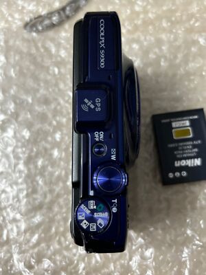Nikon COOLPIX S9300 16.0MP Digital Camera 18x Optica Zoom Blue