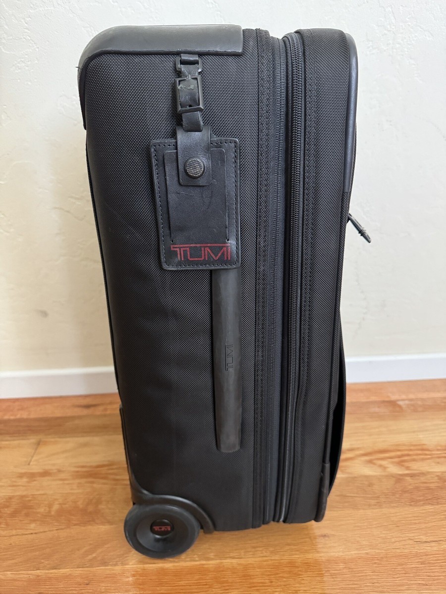 Tumi Alpha 2 Expandable 2 Wheeled International Carry On Luggage