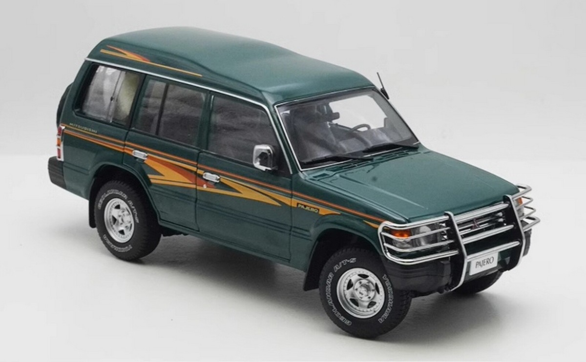 SunYork 1/18 Scale Mitsubishi PAJERO V31 Green Diecast Car Toy