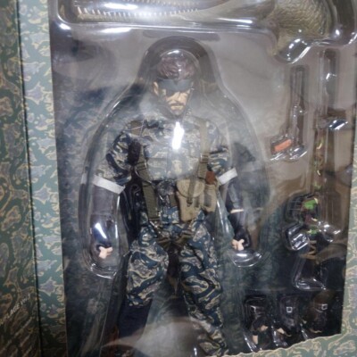 Metal Gear Solid 3 Snake Eater Camouflage Ver. 1/6 Action Figure