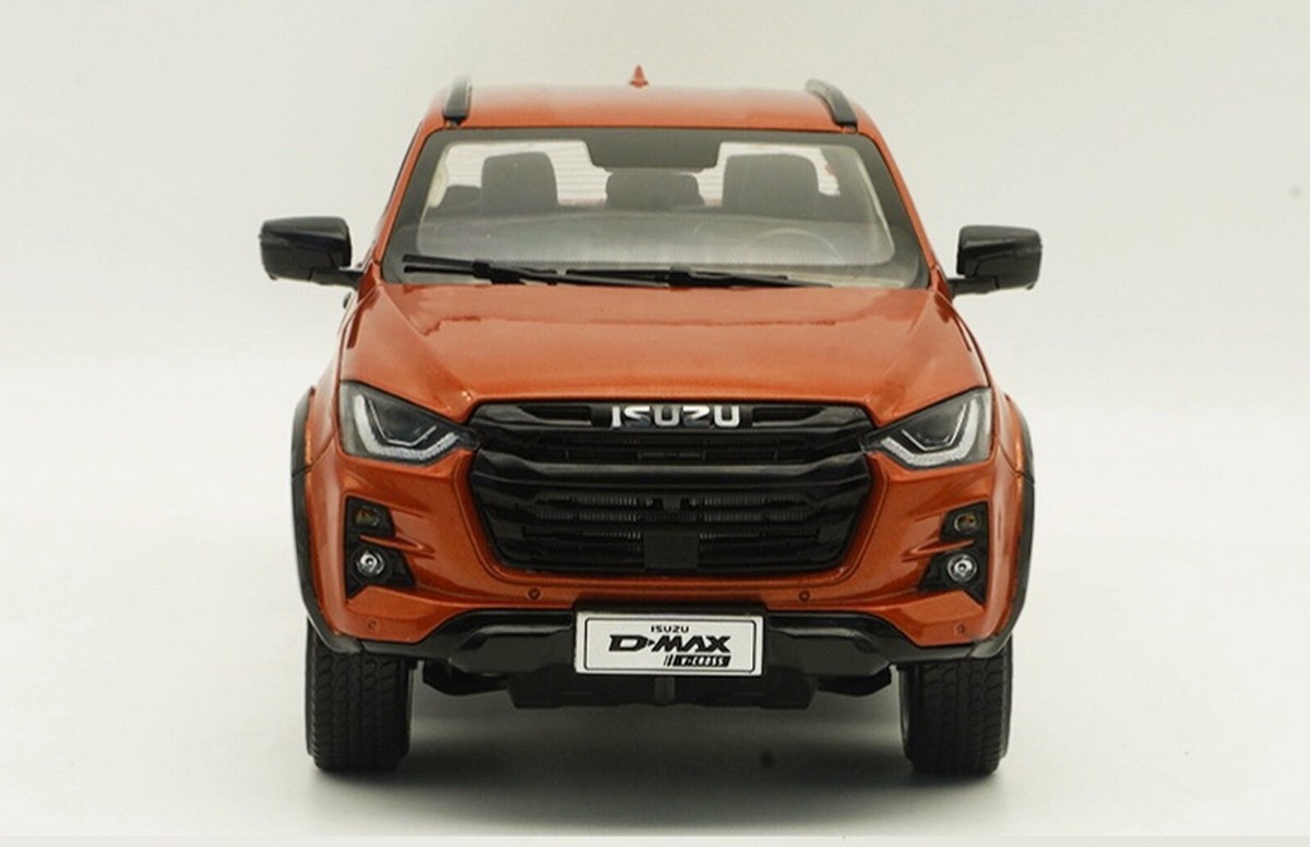 1/18 Scale ISUZU D-MAX Pickup 2023 Orange Diecast Car Model Toy
