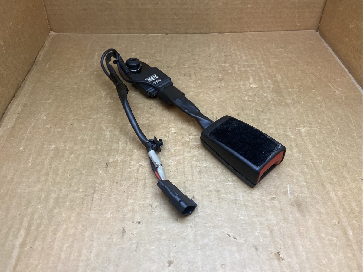 15-18 Focus Front Right Passenger Side Seat Belt Seatbelt Buckle
