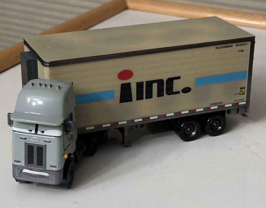 Disney Pixar Cars Hauler Chet Boxkaar inc. Boxcar Loose Rare Open