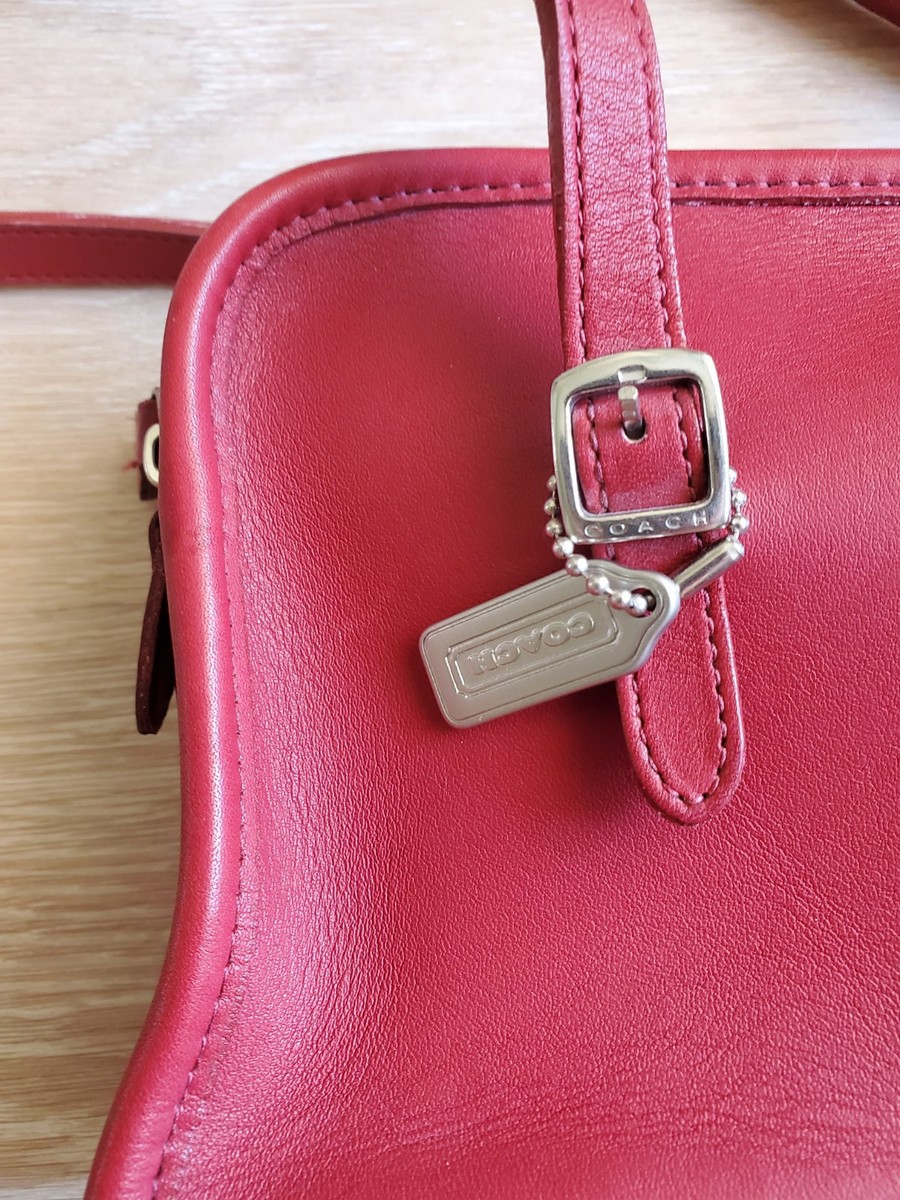 Coach Swing Zip 9051 Vintage Shoulder Bag Glovetanned Cowhide