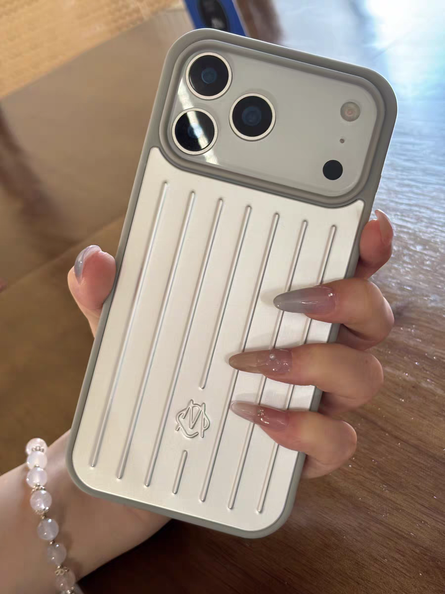 RIMOWA リモワ iPhone17Promax ケース シルバー Aluminum iPhone 17