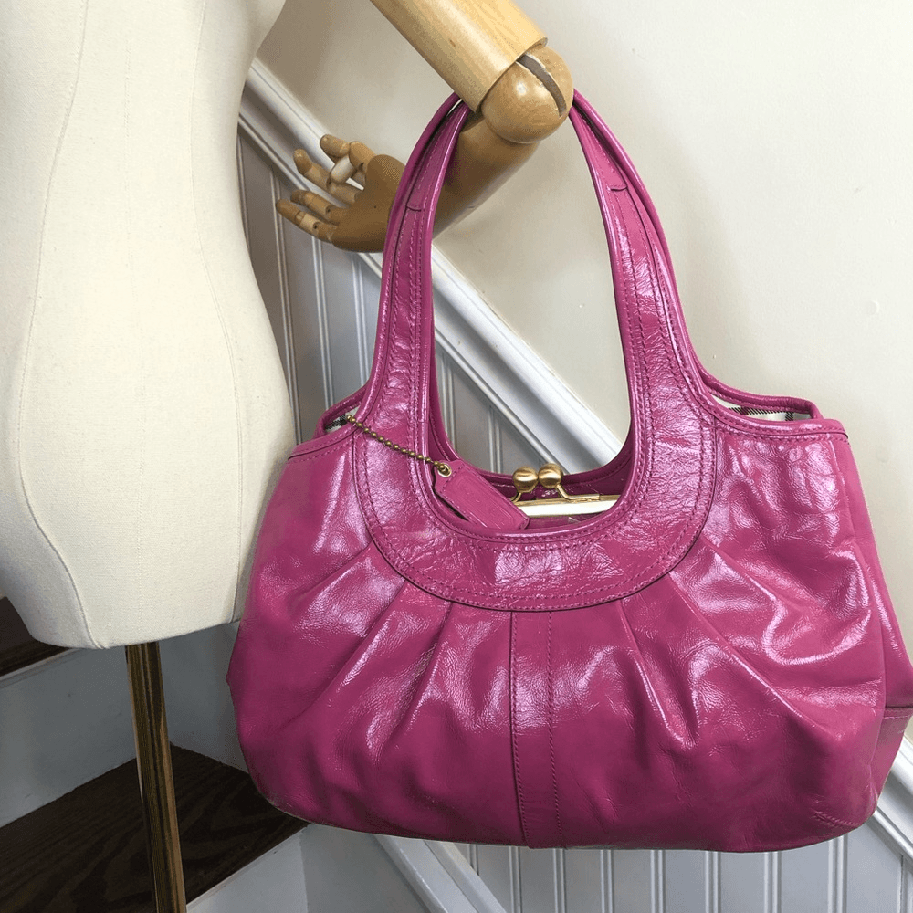 COACH Pleated Pink Patent Leather Plaid Lining Kiss Lock Shoulder