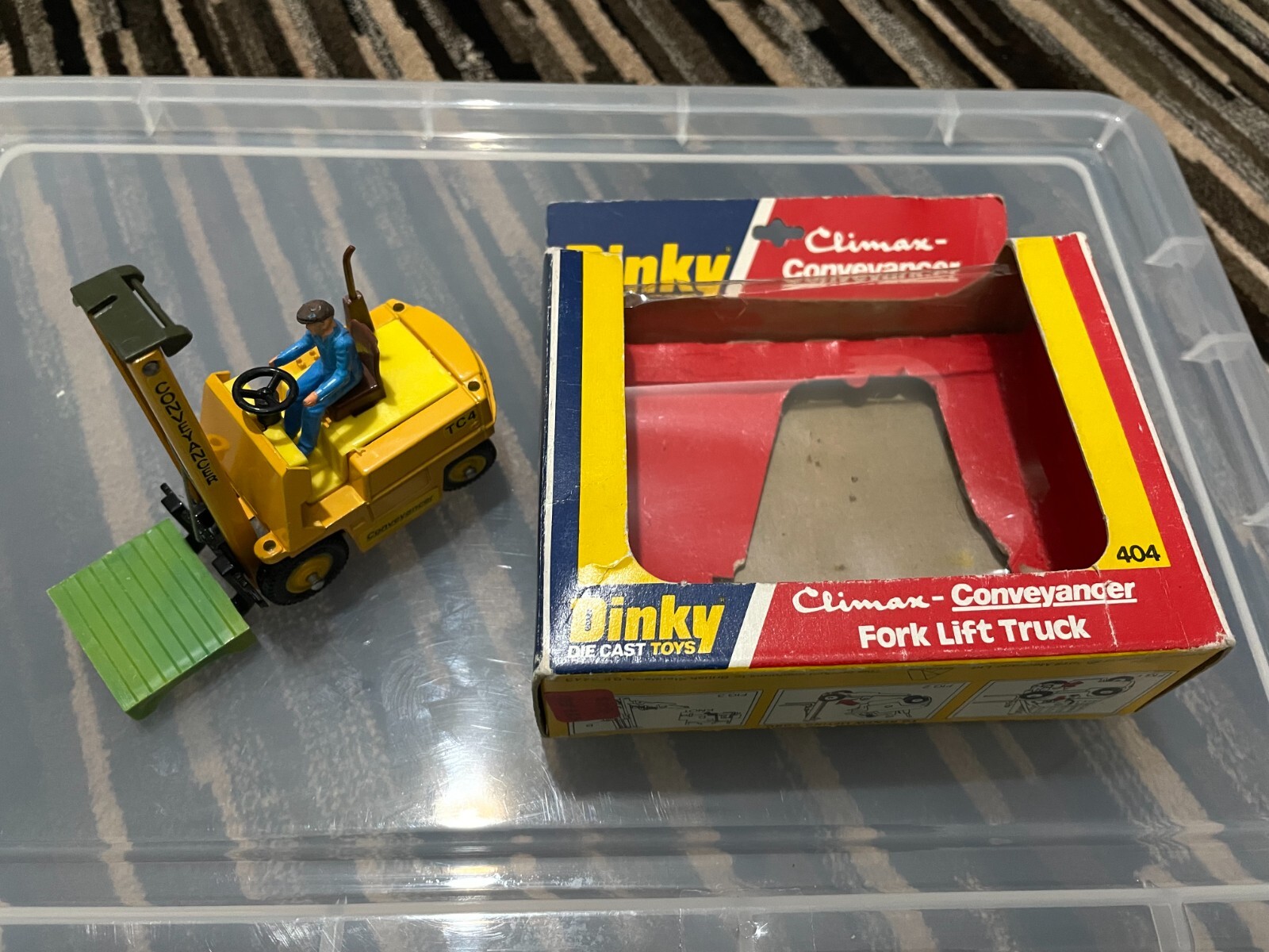 Dinky 404, Conveyancer Fork Lift Truck - Free Price Guide & Review