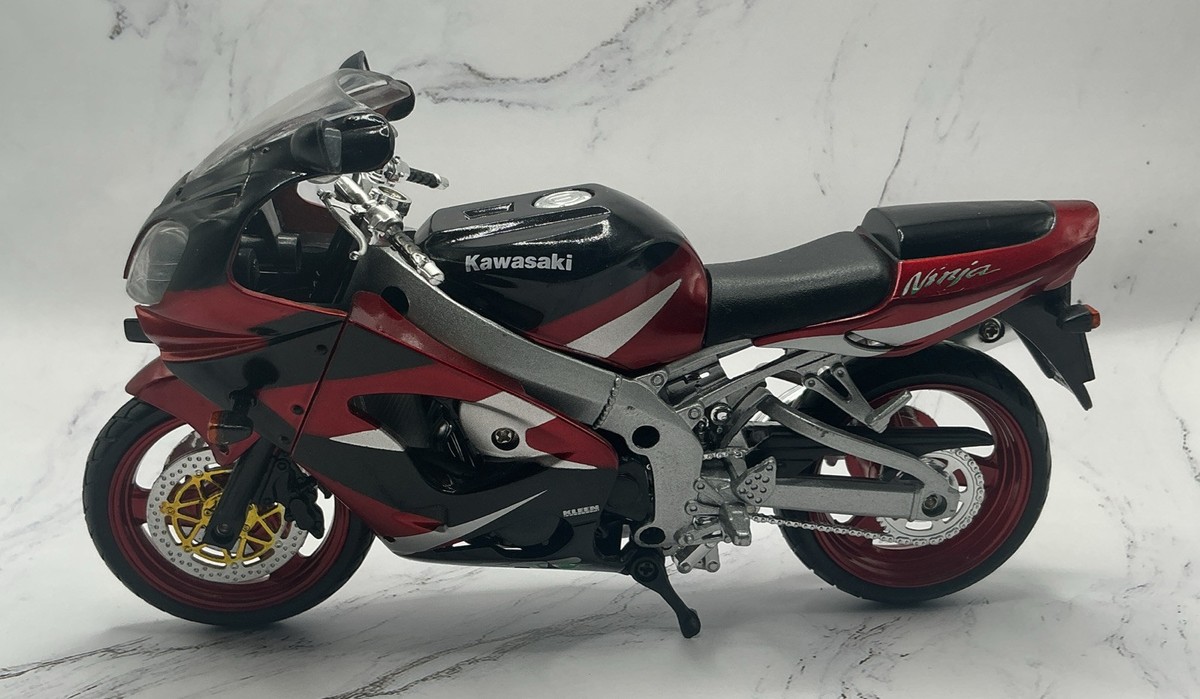 KAWASAKI ZX-9R 1:12 SCALE RED/BLACK BY NEW RAY DIE-CAST W PLASTIC