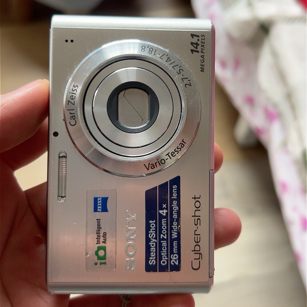 SONY Cyber-Shot DSC-W330 Digital Camera 14.1MP Auto Focus w