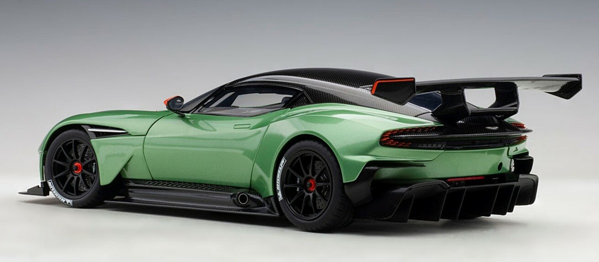 70263 AUTOart 1:18 Aston Martin Vulcan Metallic Green model cars
