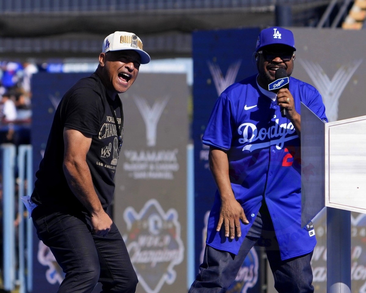 8x10 Photo DAVE ROBERTS & ICE CUBE Dodgers 2024 World Series