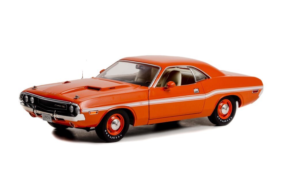 1970 DODGE CHALLENGER R/T 1/18 scale DIECAST CAR GREENLIGHT 13630